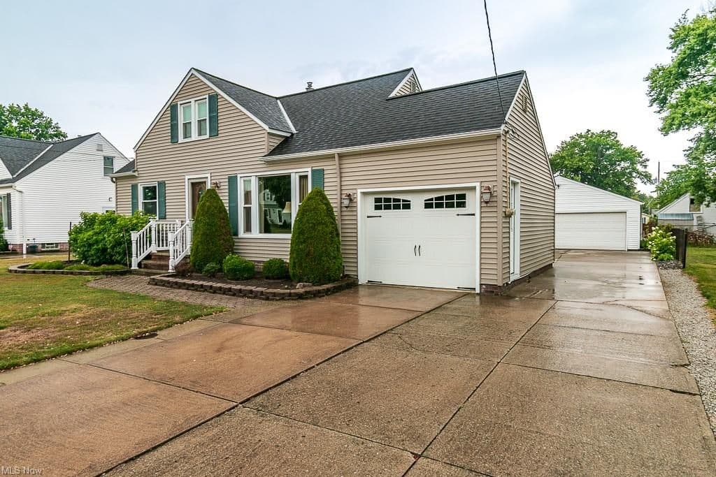 3828 E 365th Street, Willoughby - photo 6