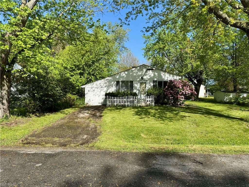 1464 Mohawk Drive, Madison - photo 1